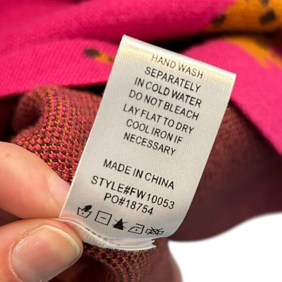 Fate Hot Pink Leaping Cheetah Print Long Sleeve Pullover Sweater Womens Small - Picture 5 of 6